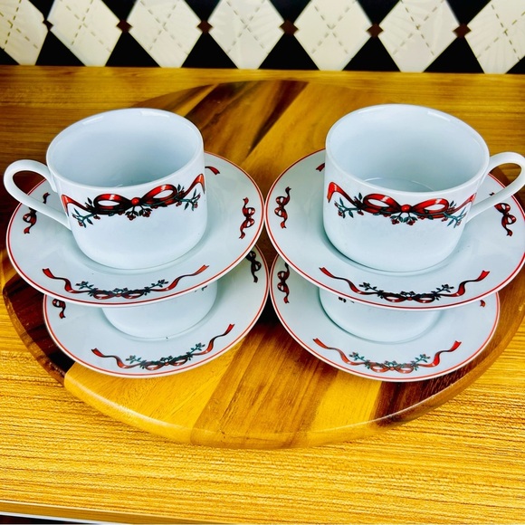 Set (8) 4 Cups + 4 Saucers Festive Christmas Red Green and White Holiday Teacups - Picture 8 of 13